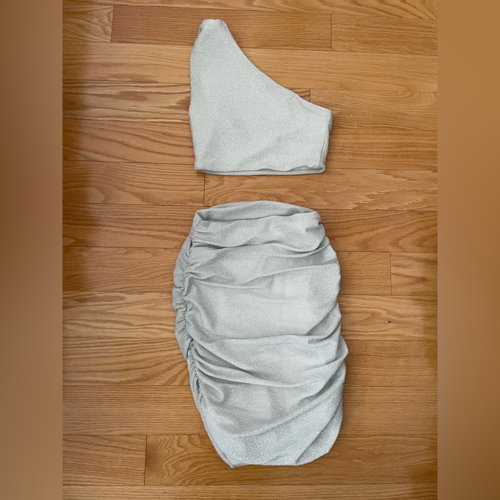 Meshki. Co-ord set, skirt + top. Shimmery sparkles, size XXS.